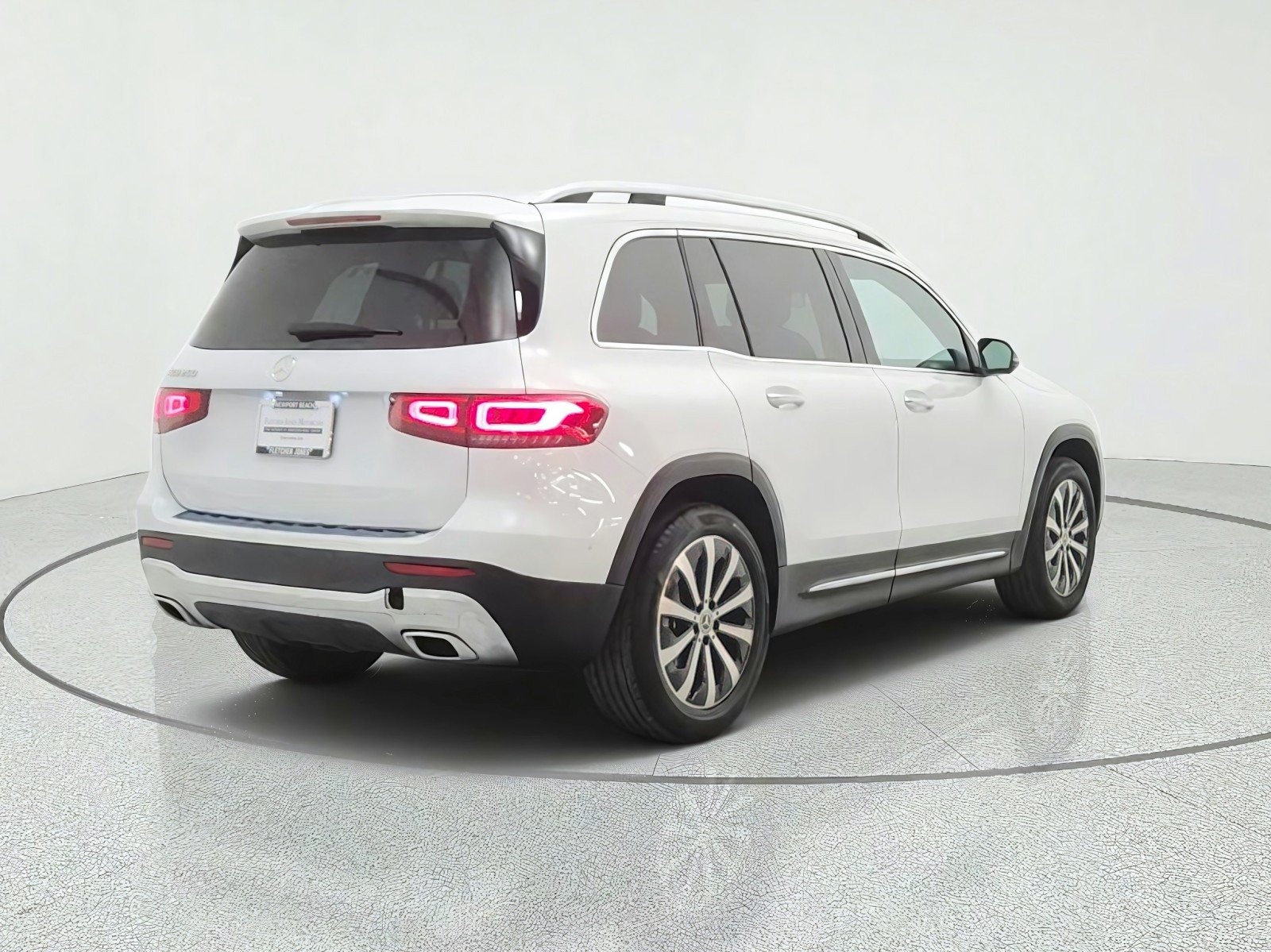 Used 2022 Digital White Metallic Mercedes-Benz GLB 250 SUV image 5