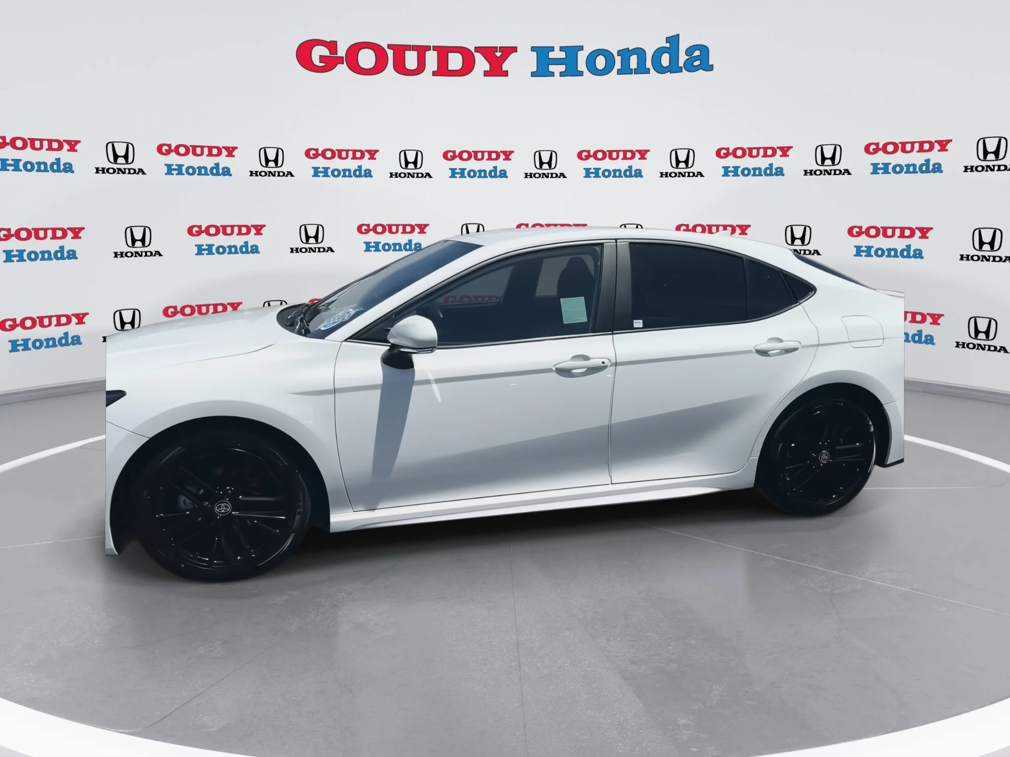 Used 2025 Ice Cap Toyota SE image 5