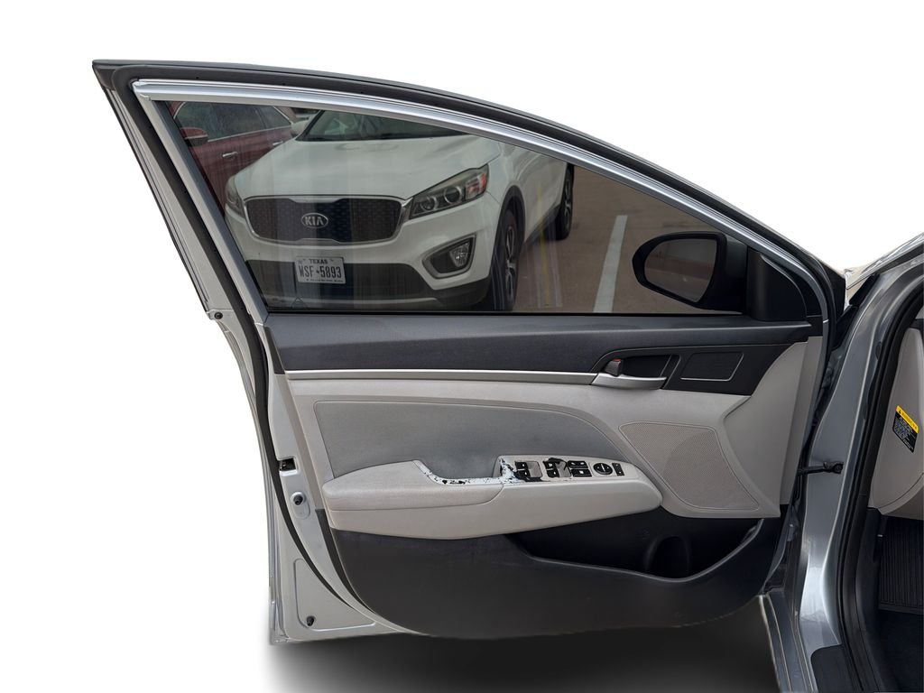 Used 2017 Shale Gray Metallic Hyundai SE image 19