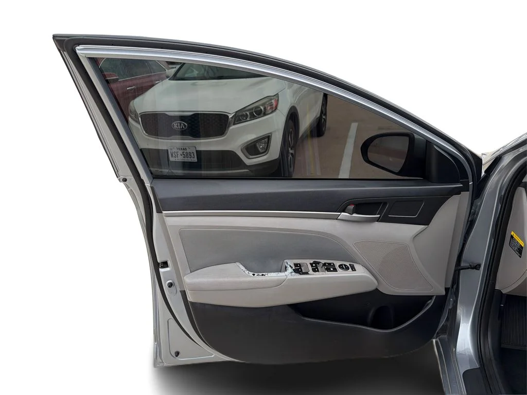 Used 2017 Shale Gray Metallic Hyundai SE image 19