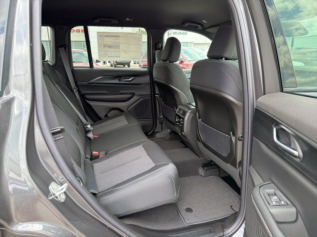 New 2026 Baltic Gray Metallic Clear-Coat Exterior Paint Jeep Laredo image 19