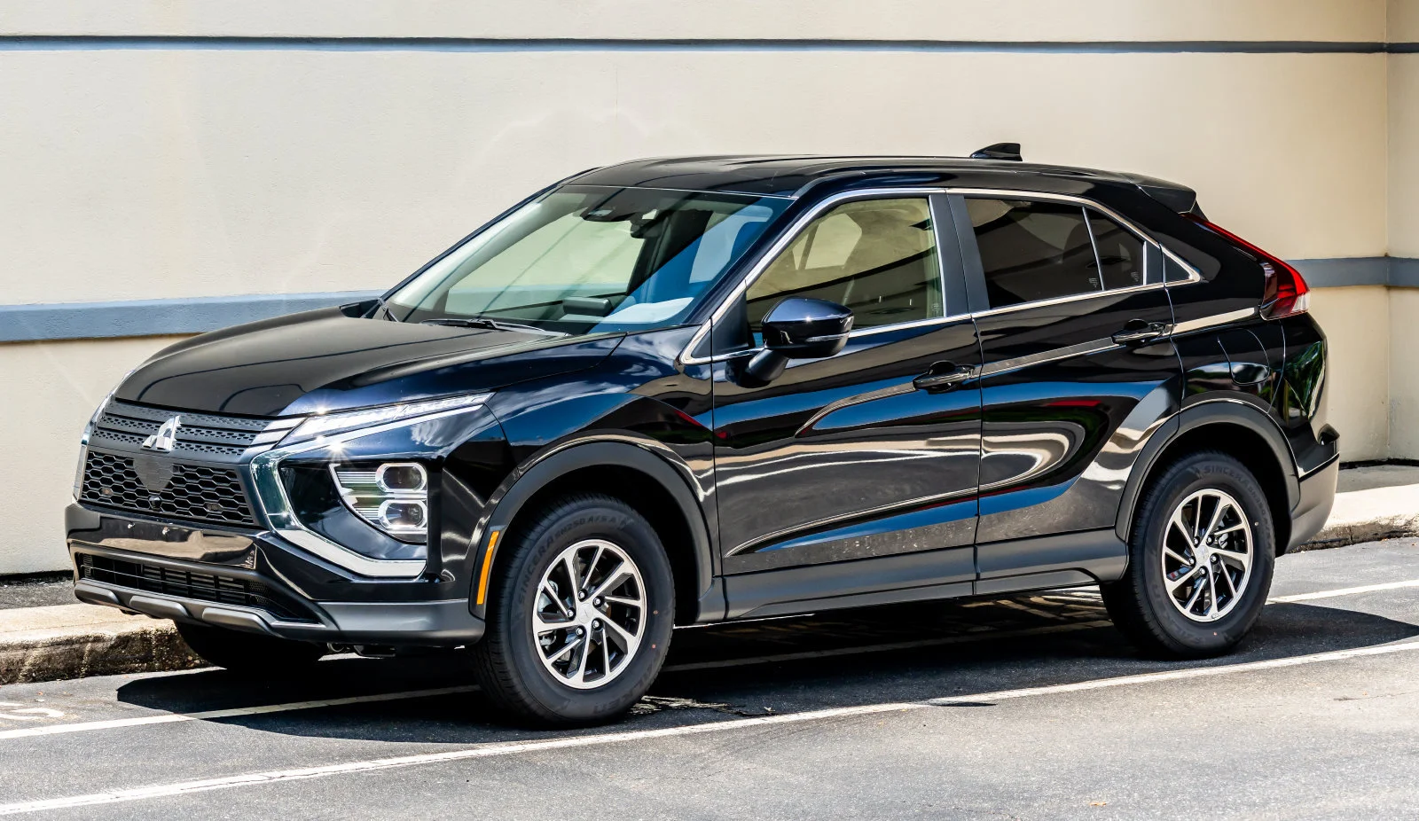 New 2026 Black Mitsubishi ES 1.5T S-AWC image 3