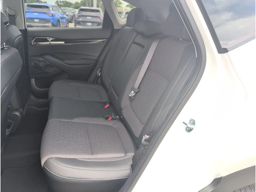 New 2026 Snow White Pearl Kia S image 28