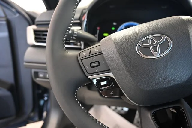 2026 Toyota Camry SE - Photo 23