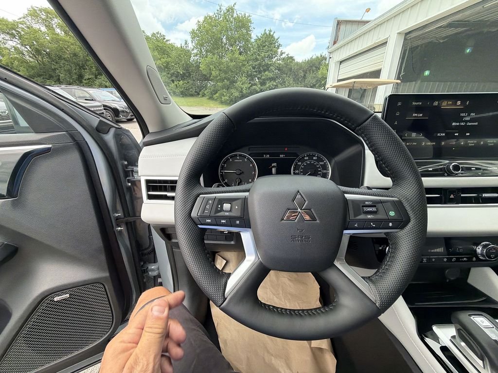 New 2026 Gray Mitsubishi SE image 14