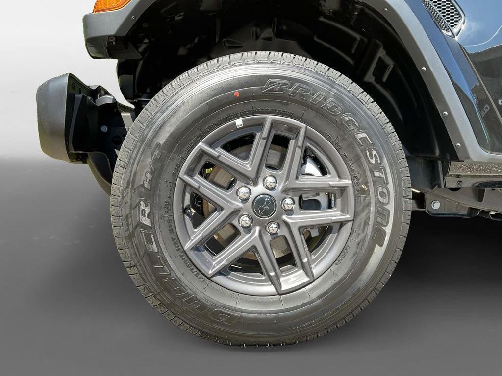New 2025 Black Clear-Coat Exterior Paint Jeep Sport S image 16