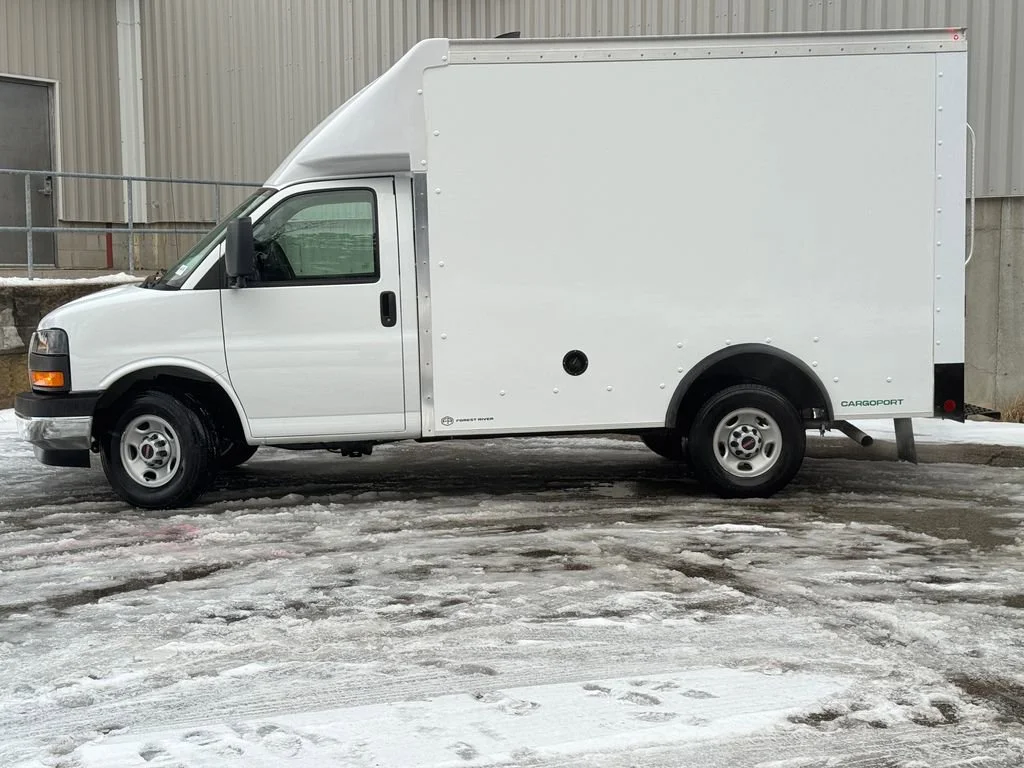 New 2025 Summit White GMC 1WT image 5