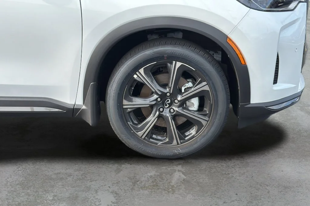 New 2027 2T RAD WHT INFINITI Autograph AWD image 35