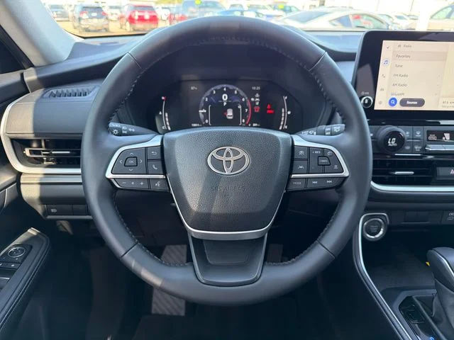 Used 2025 Red Toyota XLE image 10