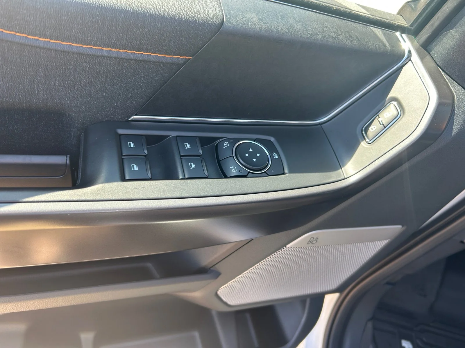 New 2026 Oxford White Ford Tremor image 17