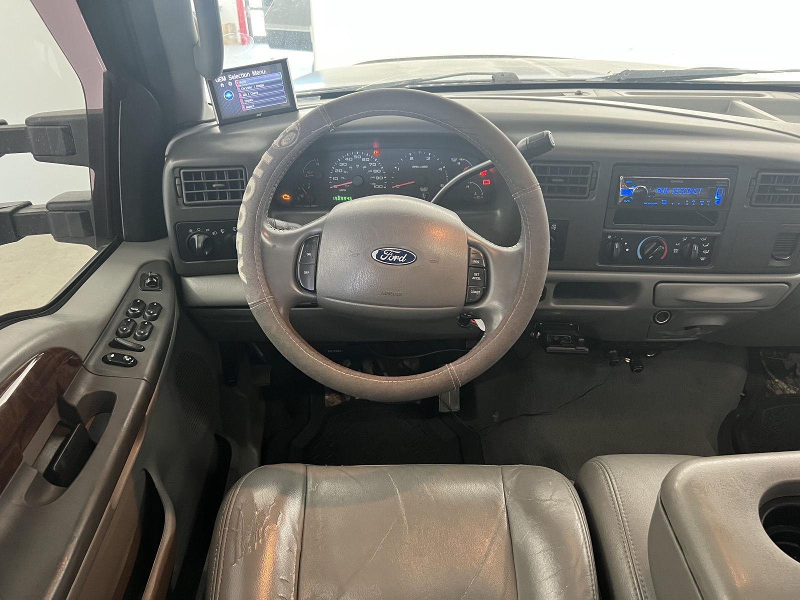 Used 2004 Gray Ford XL image 27