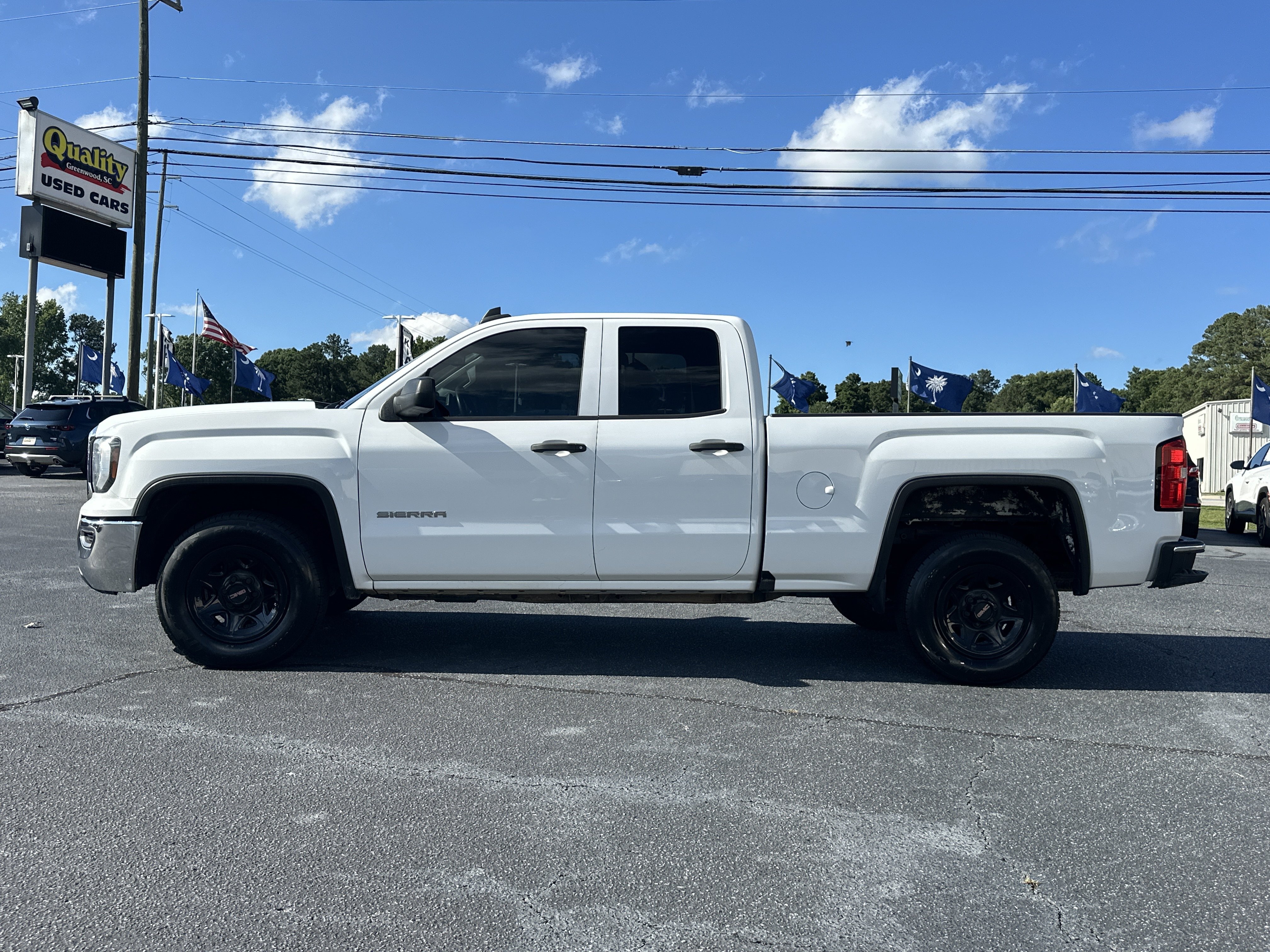 Used 2019 Summit White GMC DBL CAB 2WD image 4