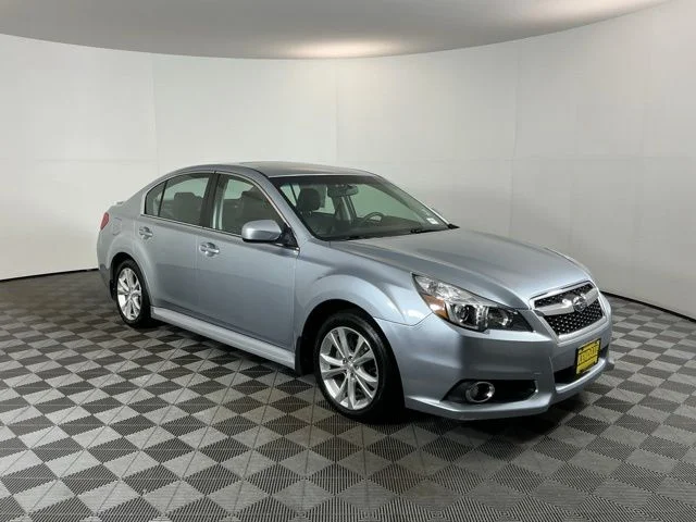 Used 2014 Silver Subaru 2.5i image 3