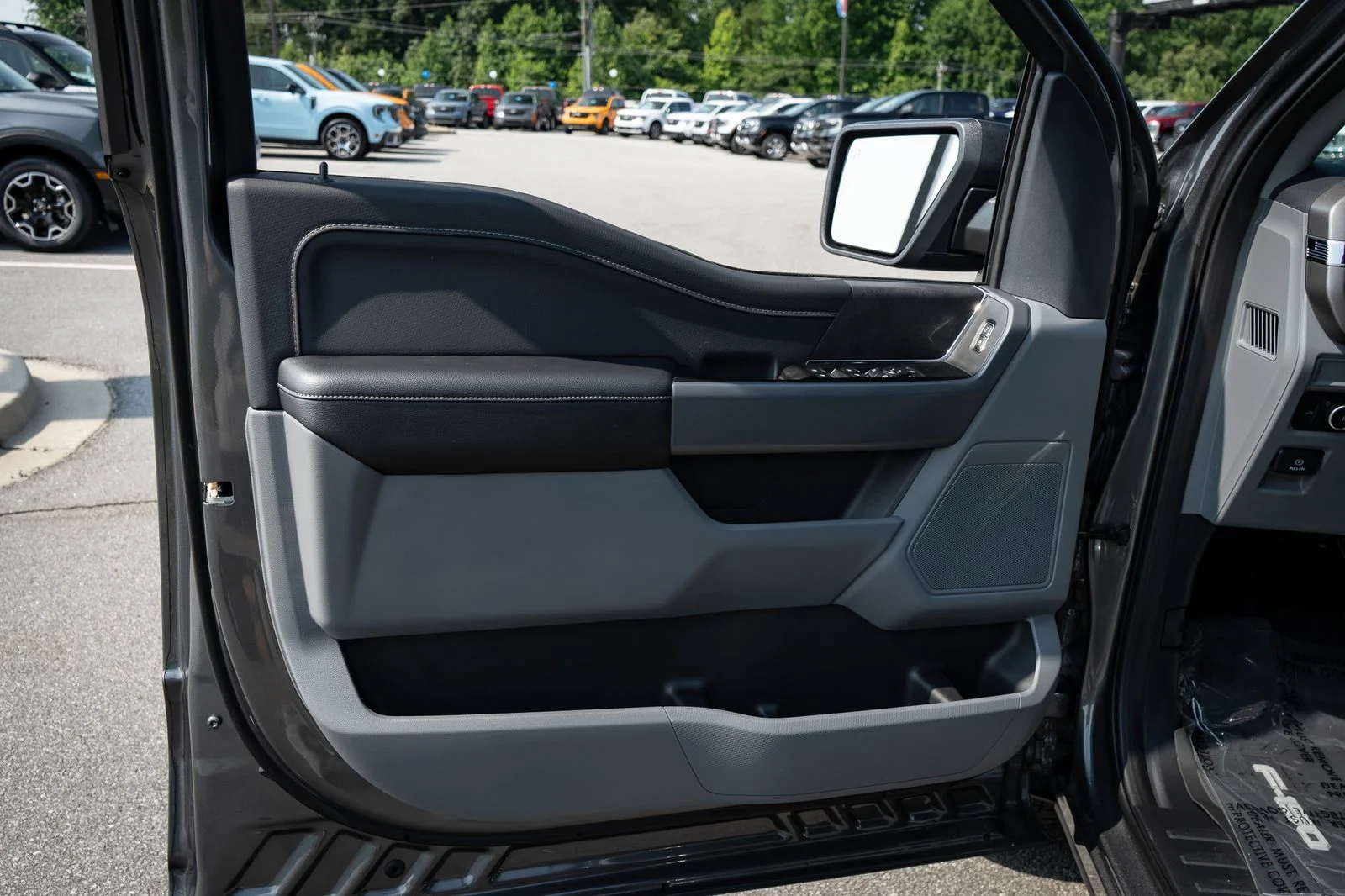 New 2026 Carbonized Gray Metallic Ford XLT image 16