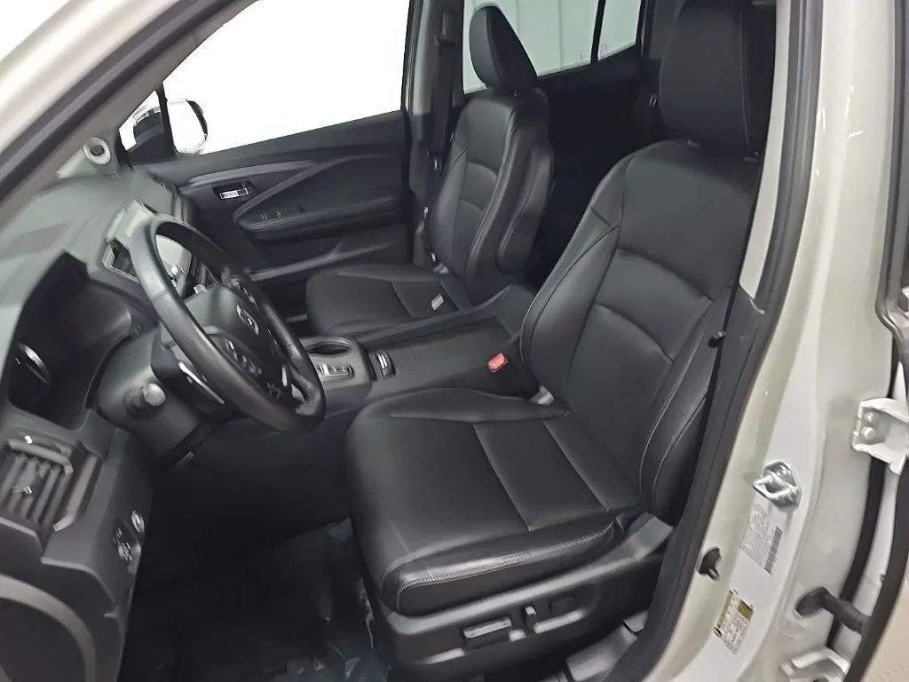 Used 2023 White Honda RTL-E image 32