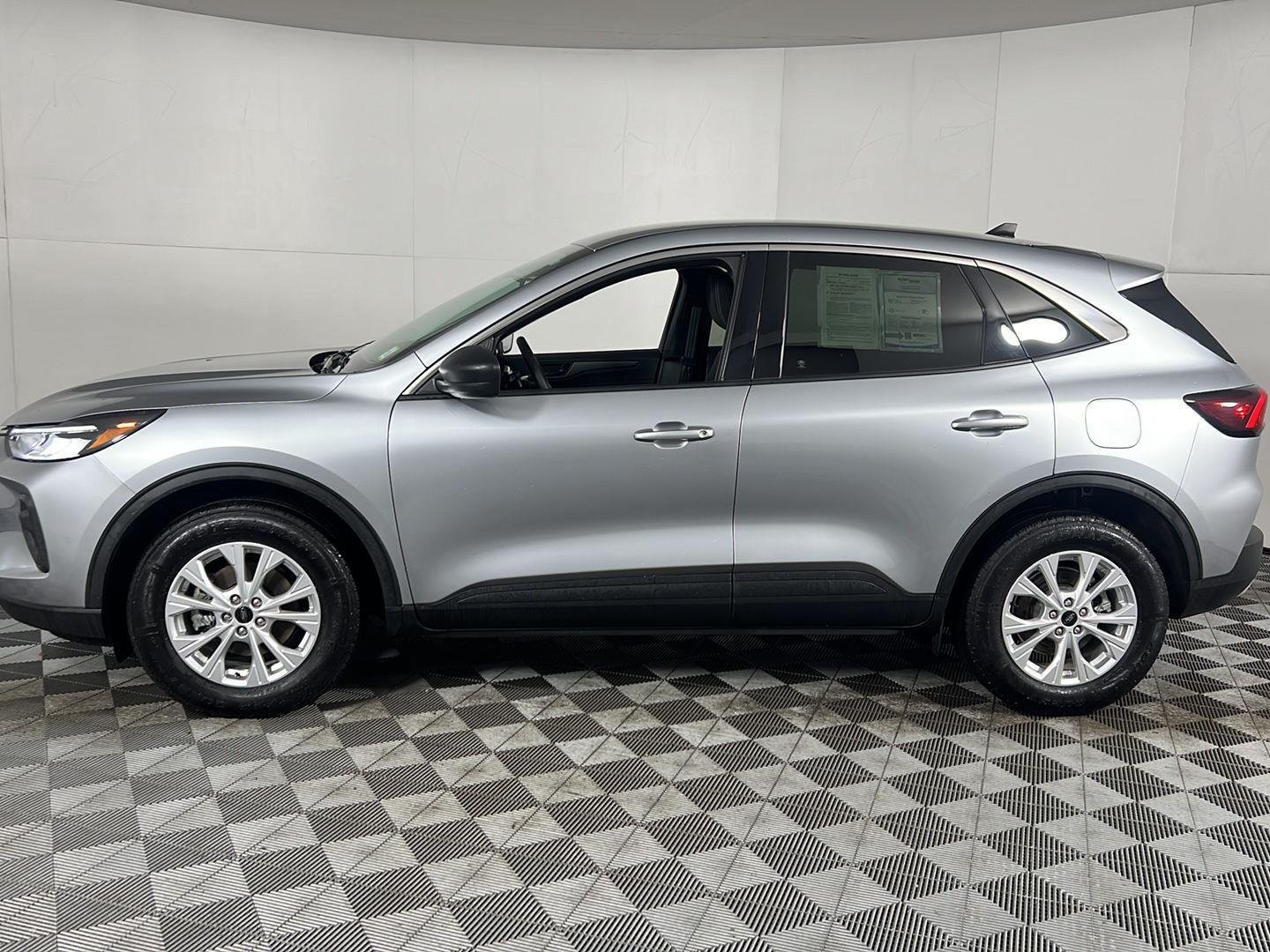 Used 2023 Iconic Silver Ford Active image 7