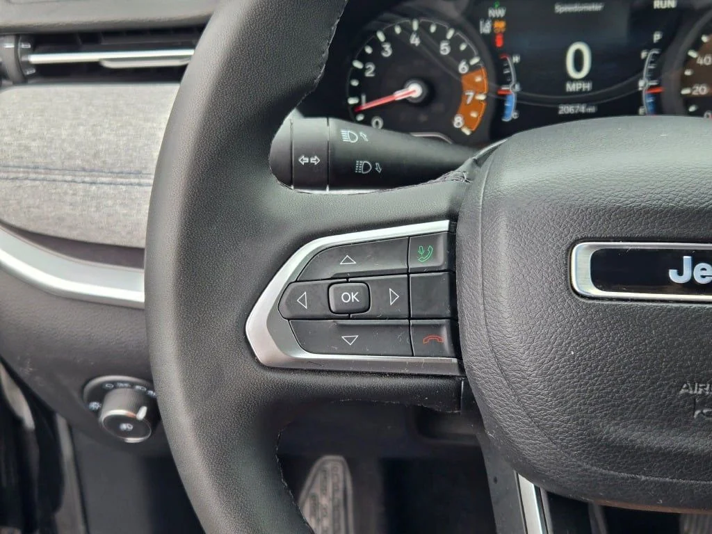 Used 2023 Black Jeep Latitude image 30