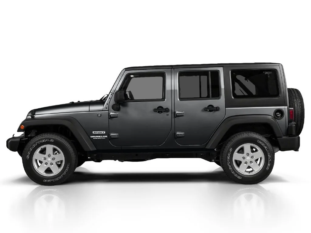 Used 2018 Granite Crystal M Jeep Sport image 3