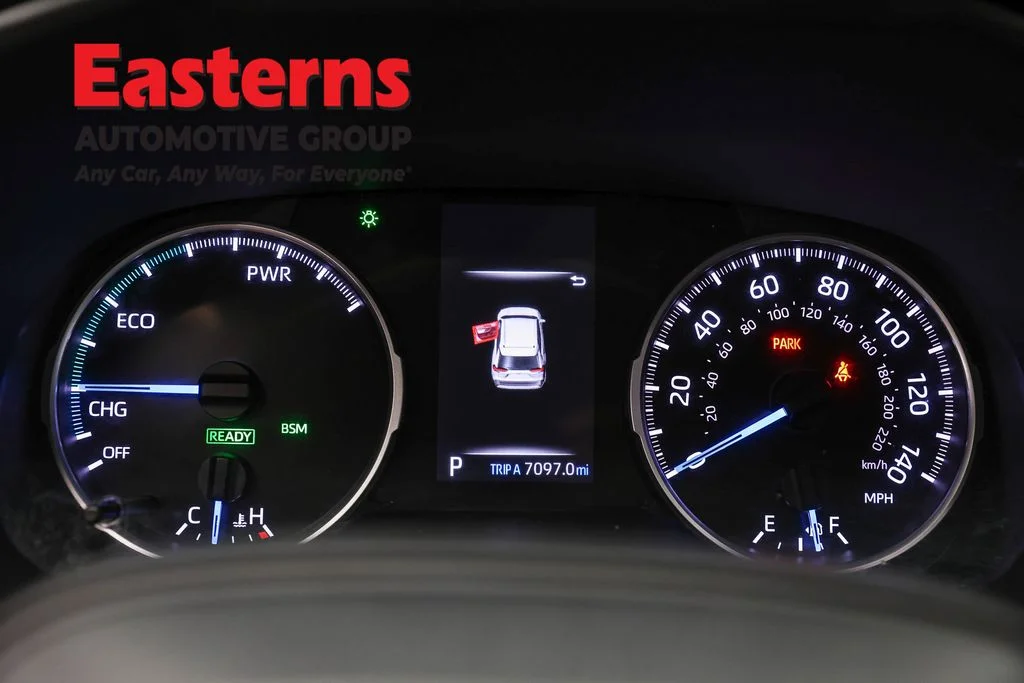 Used 2022 White Toyota XLE image 18