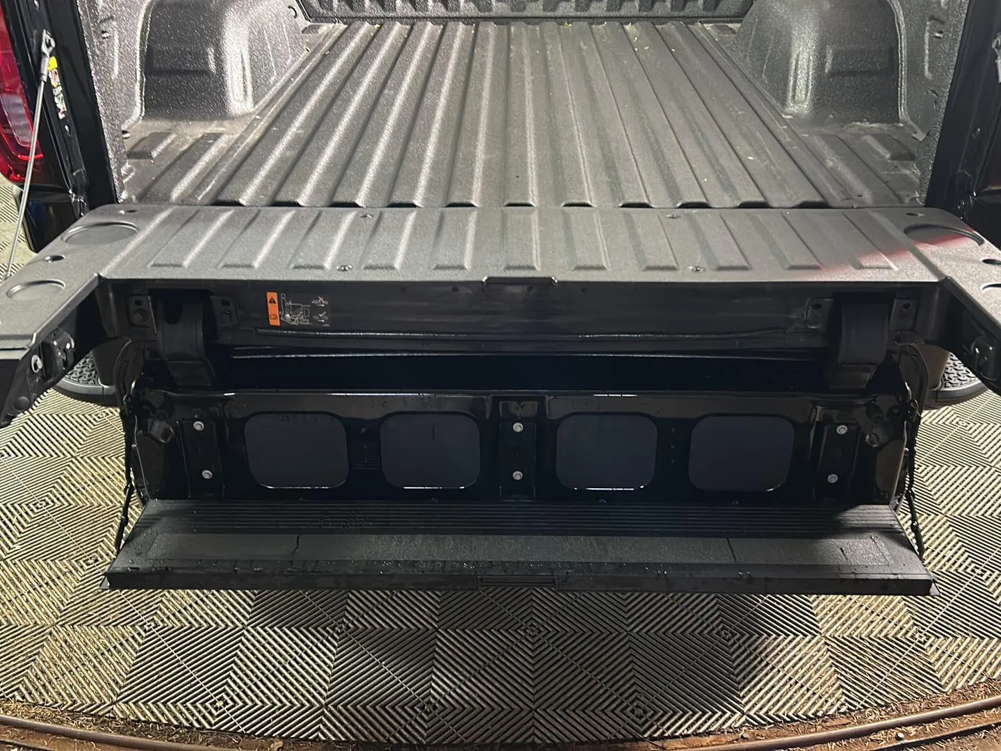 Used 2025 Onyx Black GMC Denali image 9