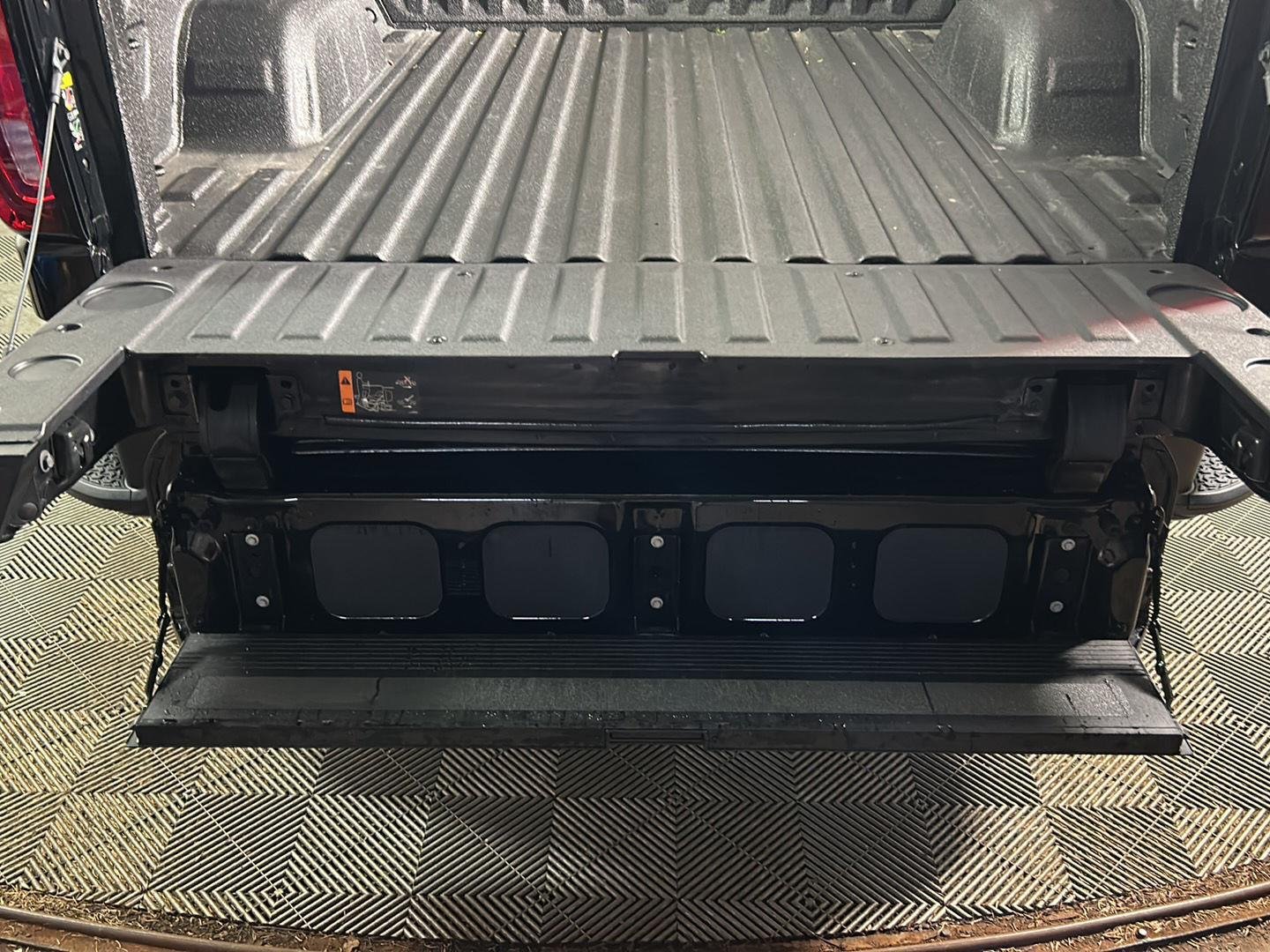 Used 2025 Onyx Black GMC Denali image 9