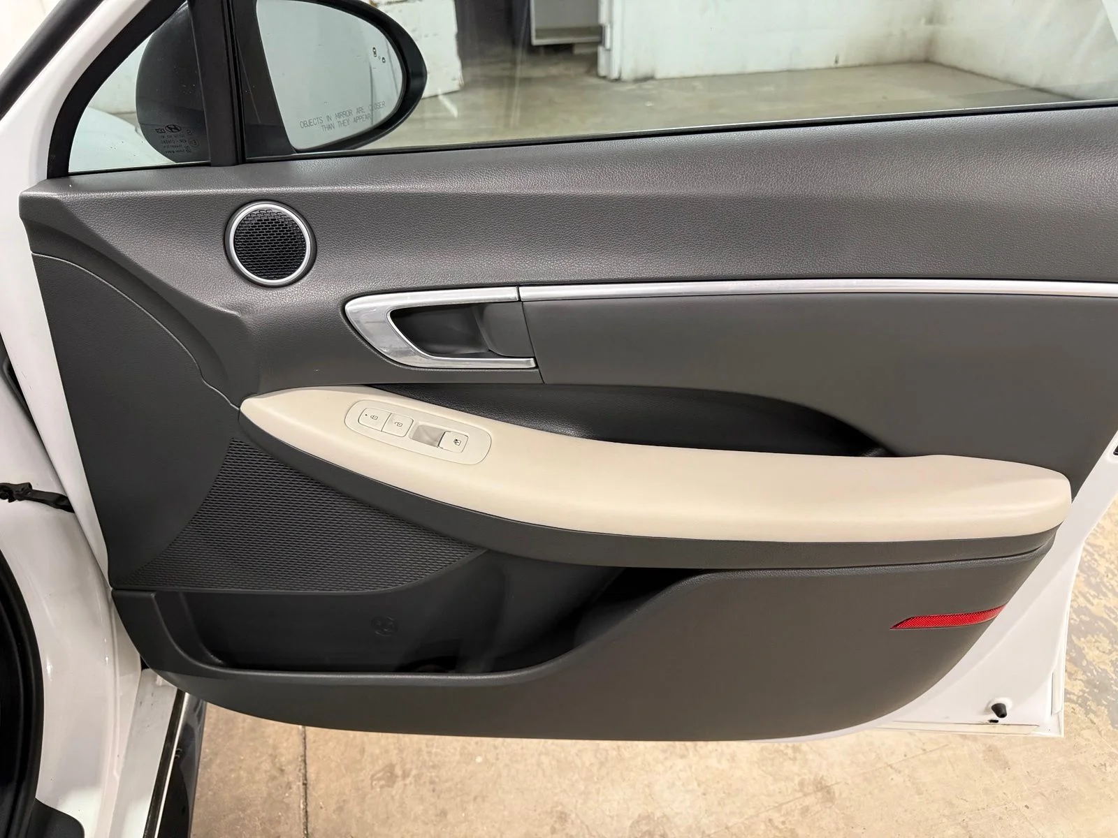 Used 2023 White Hyundai SEL image 24