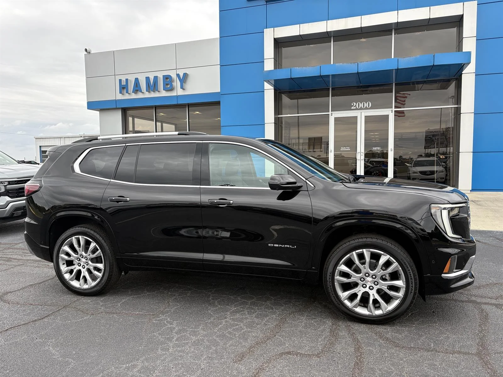 2026 GMC Acadia Denali FWD's photo