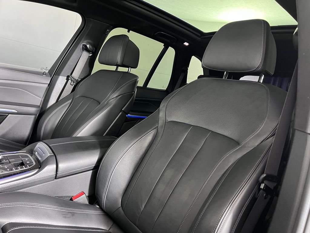Used 2021 White BMW xDrive40i image 5