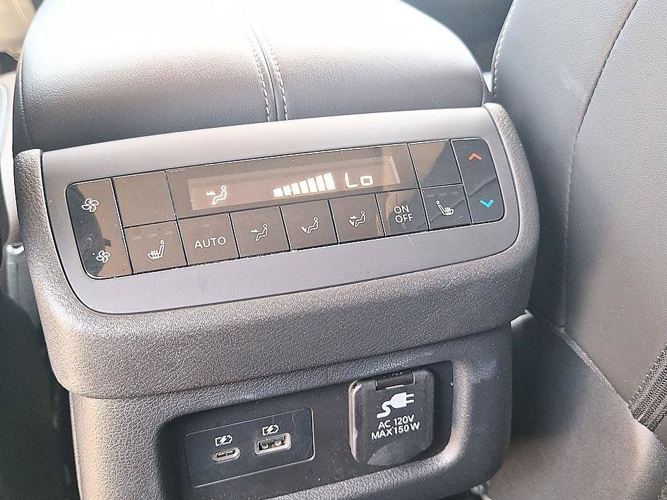 Used 2025 Gun Metallic Nissan Platinum image 32
