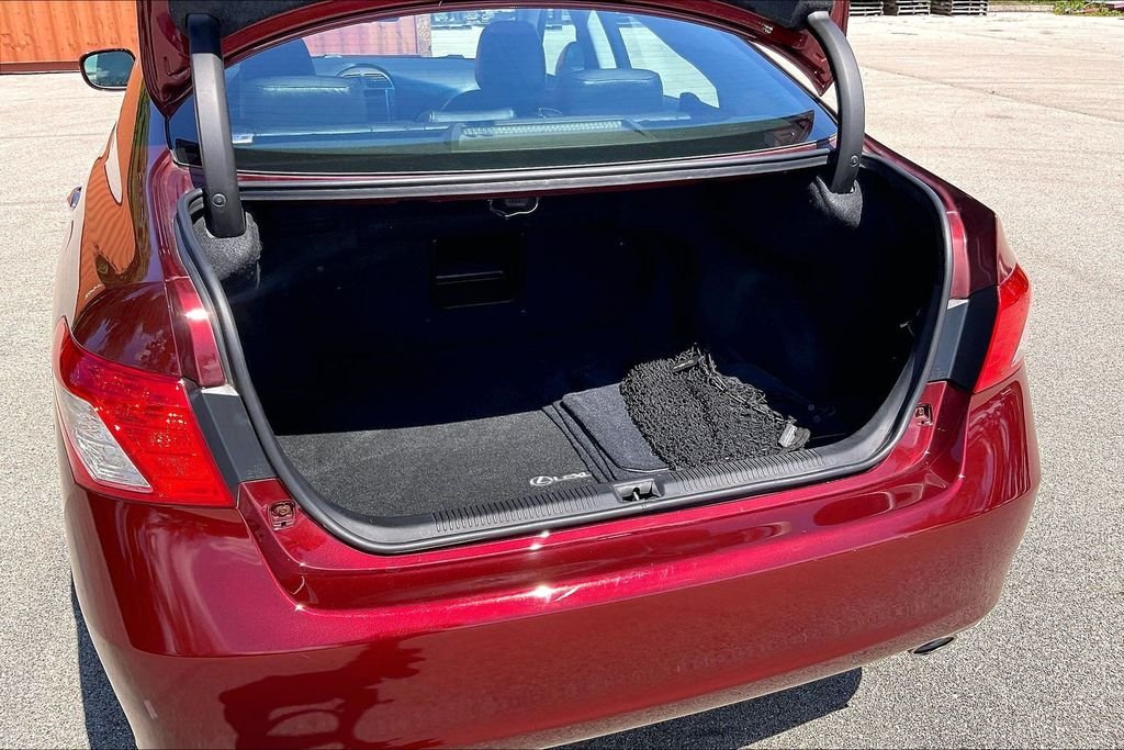 Used 2007 Red Lexus 350 image 27