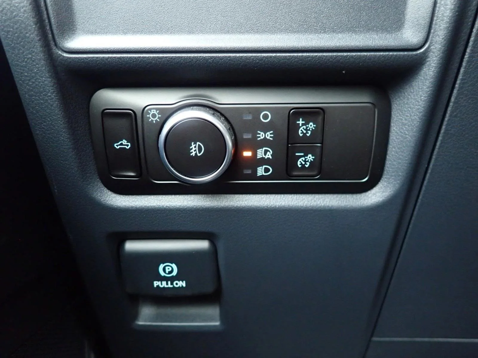 New 2026 Oxford White Ford STX® image 21