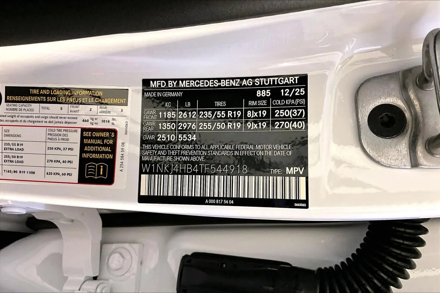 New 2026 MANUFAKTUR Moonlight White Metallic Mercedes-Benz GLC 300 image 12