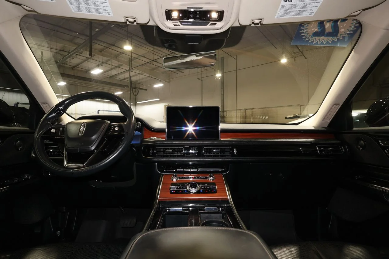 Used 2022 Silver Lincoln Reserve image 30