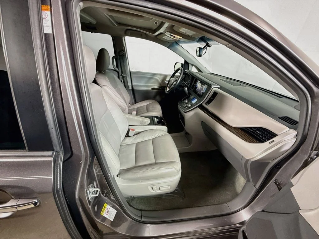 Used 2015 Predawn Gray Mica Toyota XLE Premium image 27