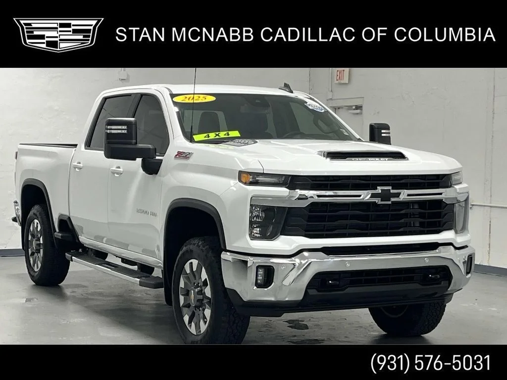 Used 2025 Summit White Chevrolet LT image 1