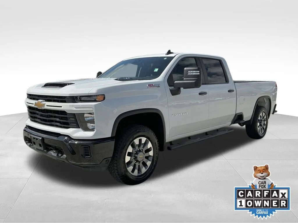 Used 2025 White Chevrolet Custom image 1