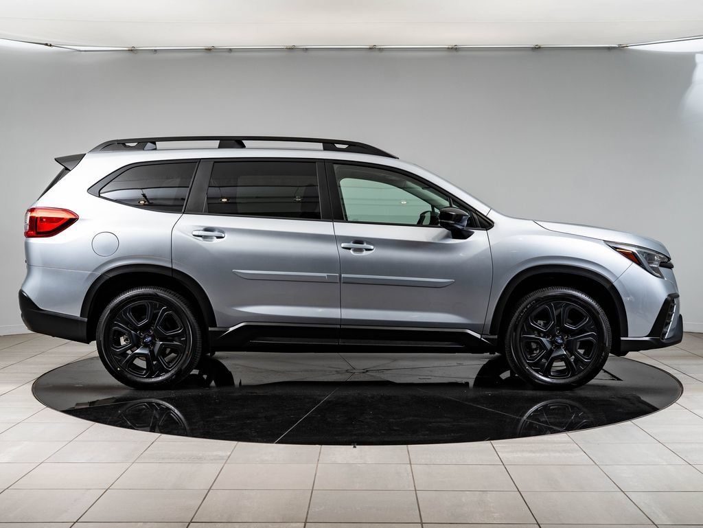 Used 2025 Ice Silver Metallic Subaru Onyx Edition image 11