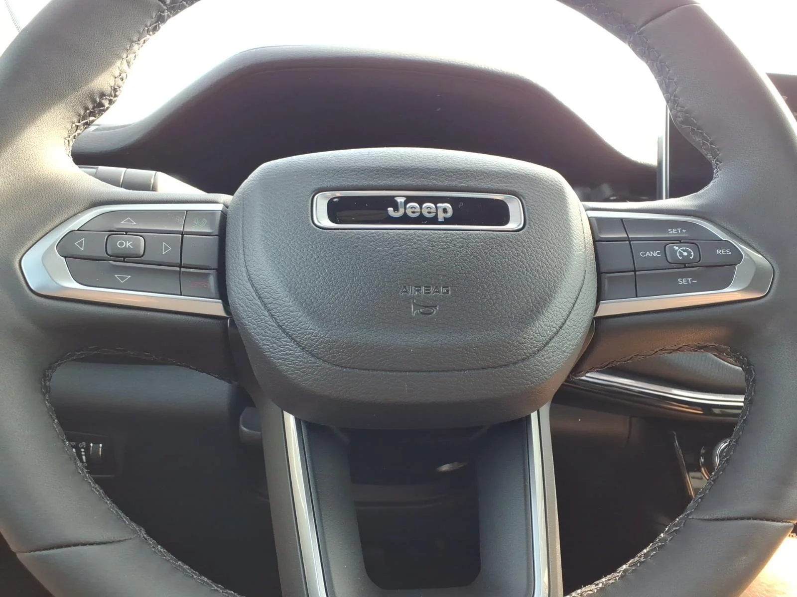 New 2026 Silver Zynith Metallic Clearcoat Jeep Latitude Altitude image 16