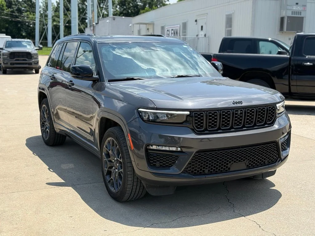 Used 2024 Gray Jeep Summit image 4