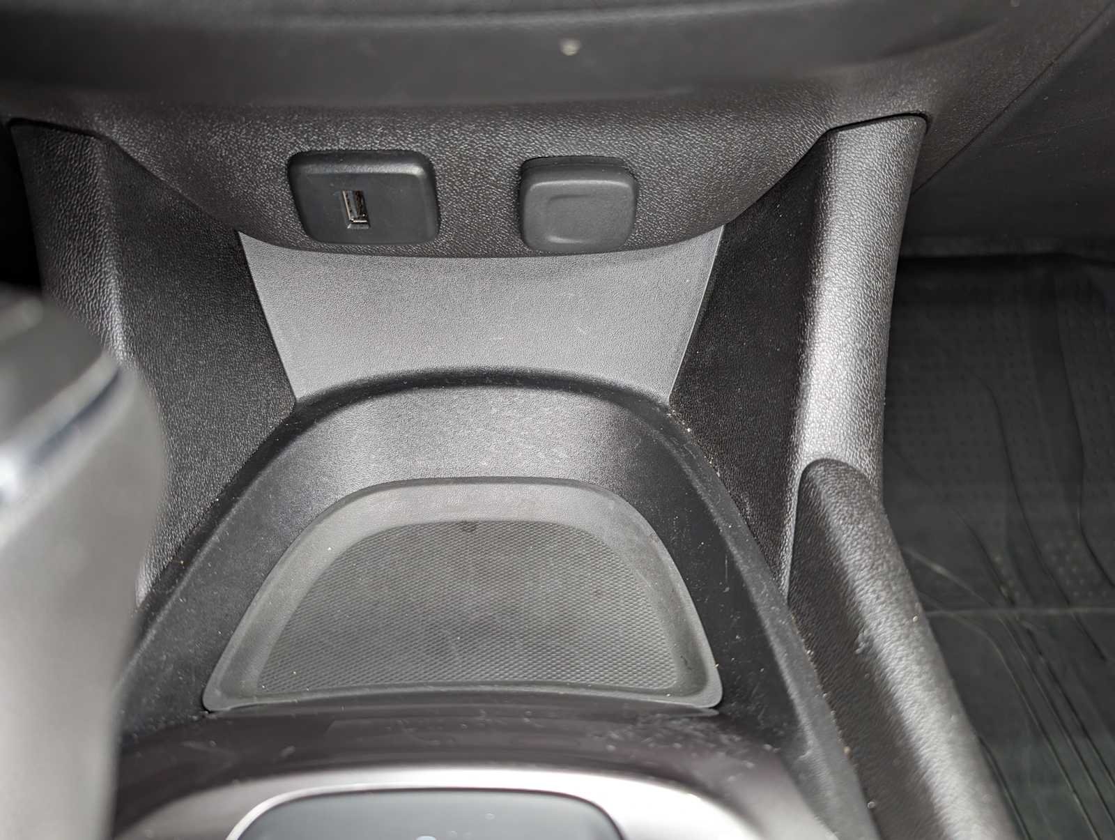 Used 2018 Summit White Chevrolet LS image 27