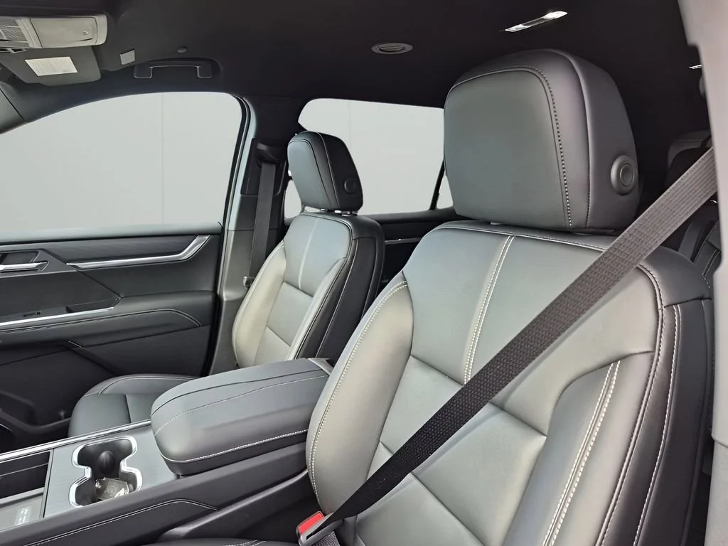 New 2026 Sterling Metallic GMC Elevation image 34