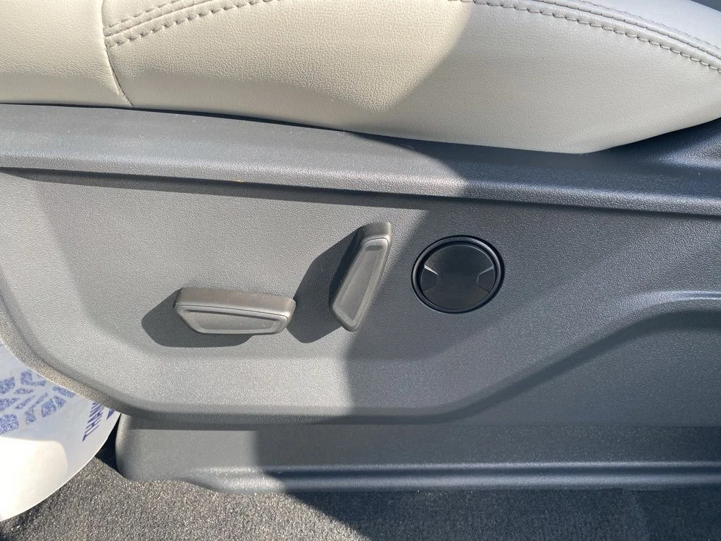New 2026 Star White Metallic Tri-Coat Ford Active image 14