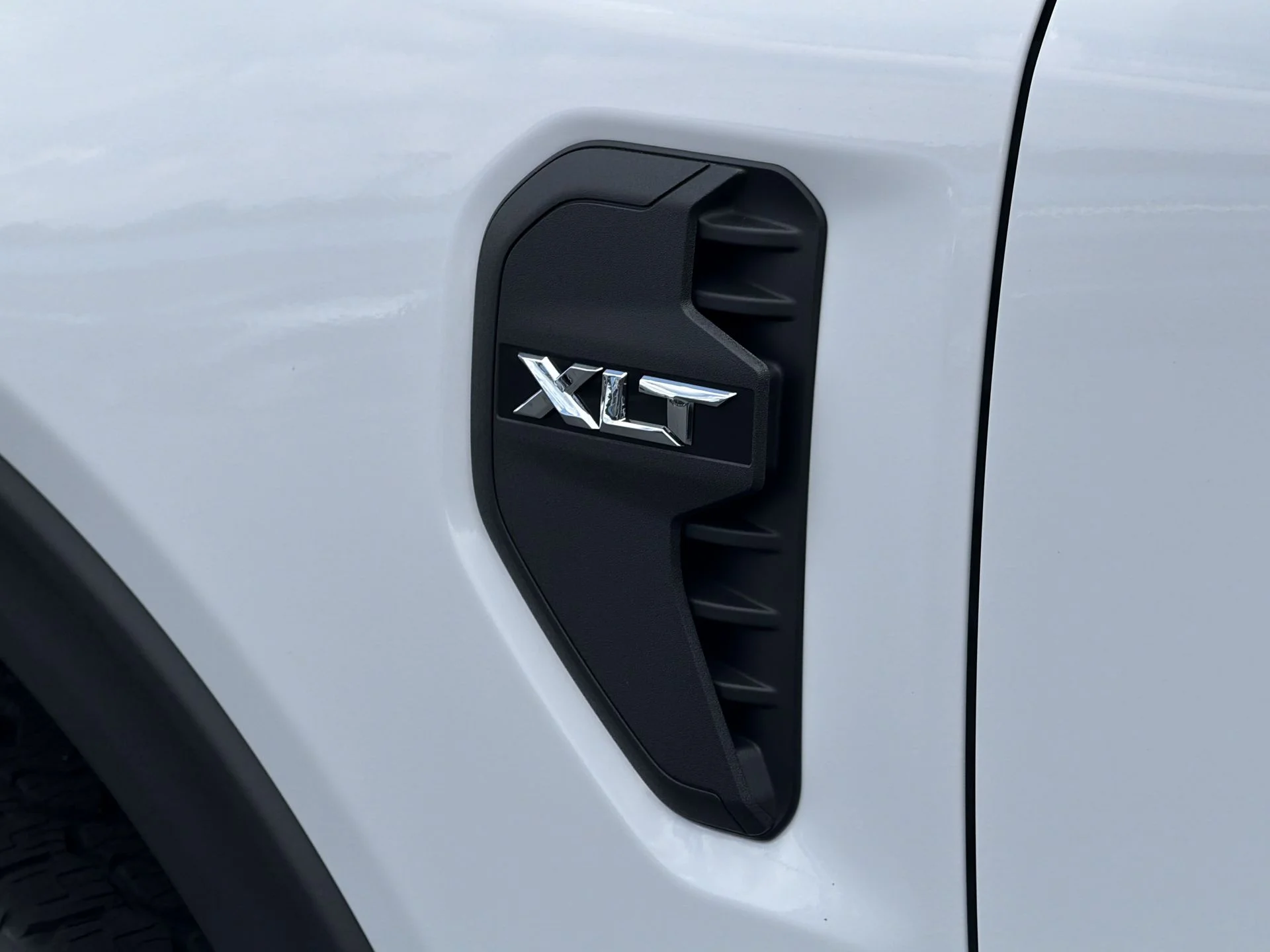 New 2026 Oxford White Ford XLT image 30