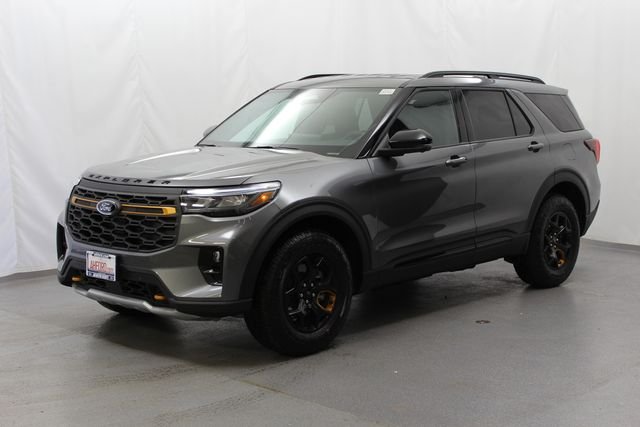 New 2026 Carbonized Gray Metallic Ford Tremor® image 11