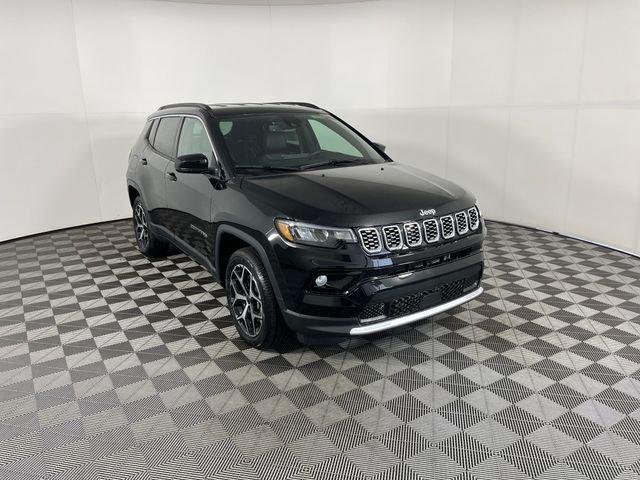 New 2026 Diamond Black Crystal Pearl-Coat Exterior Paint Jeep Limited image 28