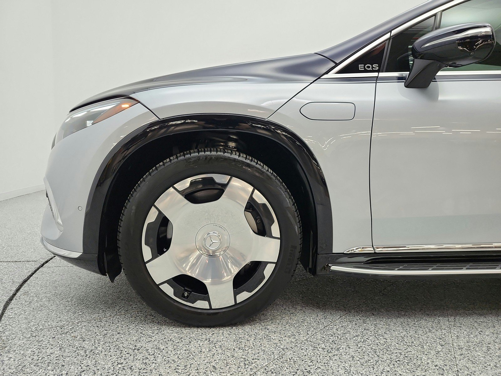 Used 2024 CIRRUS SILVER/NAUTIC Mercedes-Benz Maybach EQS 680 4MATIC® SUV image 22