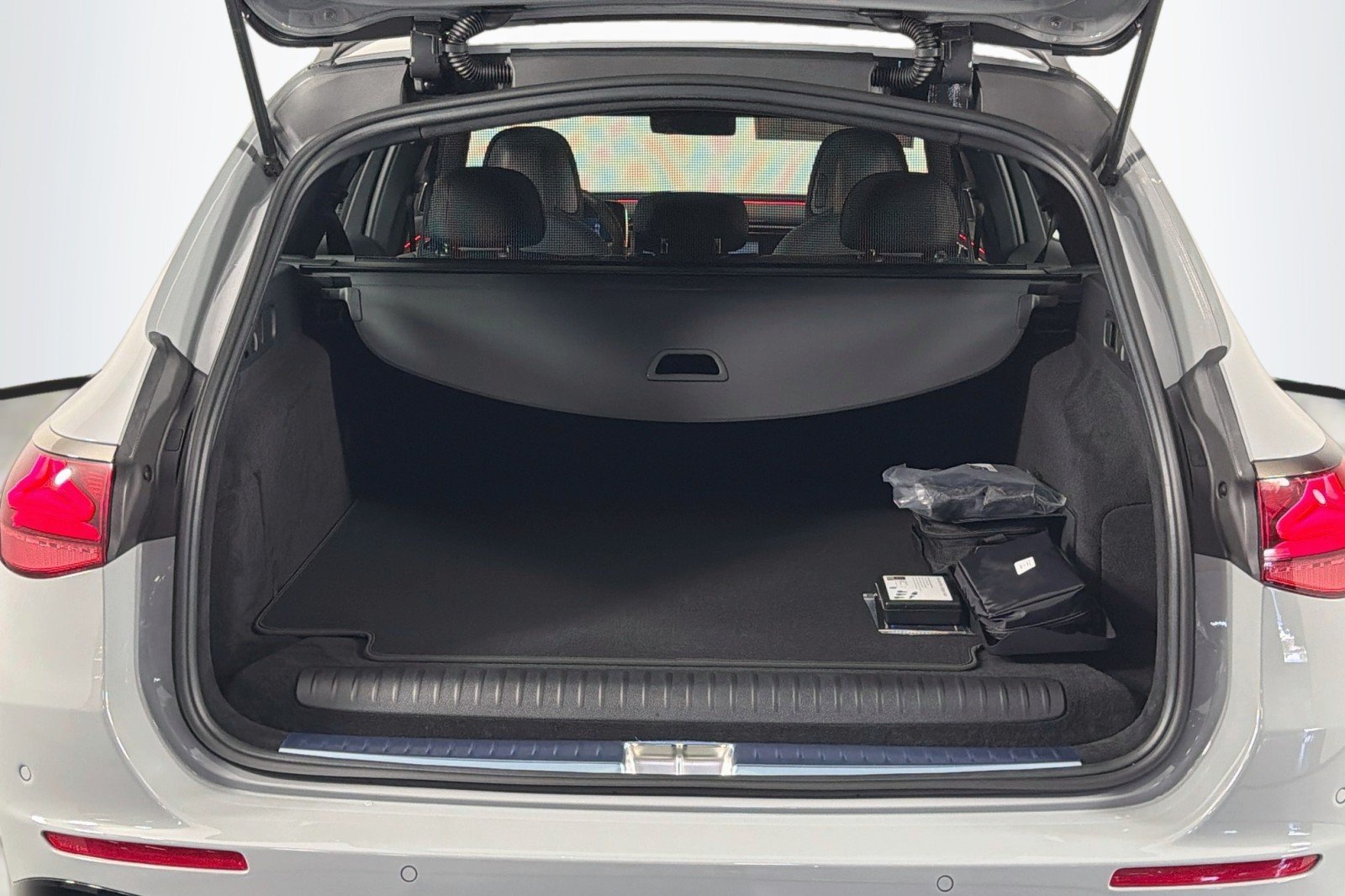 New 2027 MANUFAKTUR Alpine Grey Mercedes-Benz AMG® E 53 Hybrid Wagon image 22