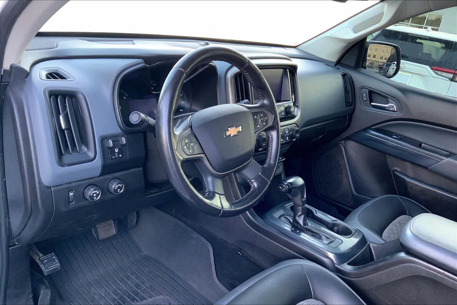 Used 2017 Summit White Chevrolet 4WD Z71 image 17