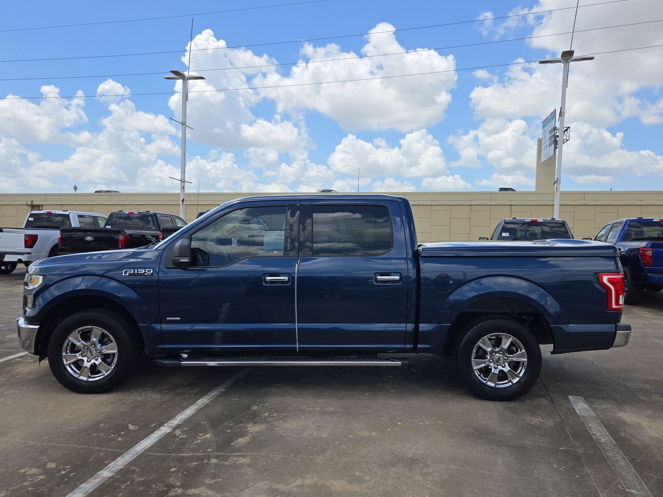 Used 2015 Blue Jeans Metallic Ford XLT image 6