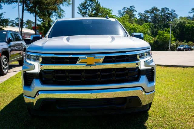 Used 2022 Silver Ice Metallic Chevrolet LT image 12